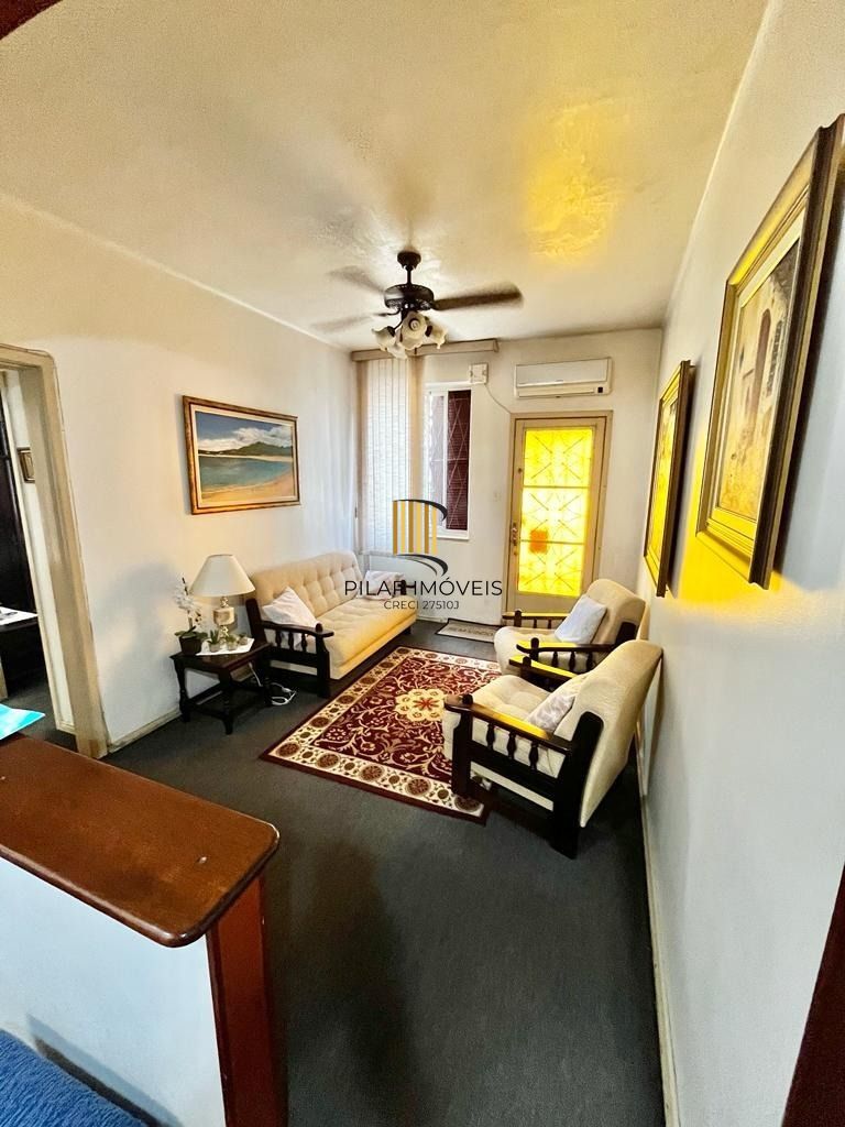 Vende-se apto térreo, com 03 dormitórios, sala com 02 ambientes