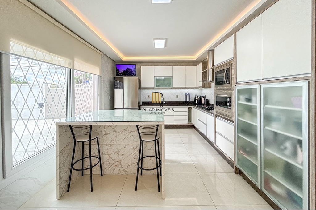 Casa 3 dormitórios no bairro Igara