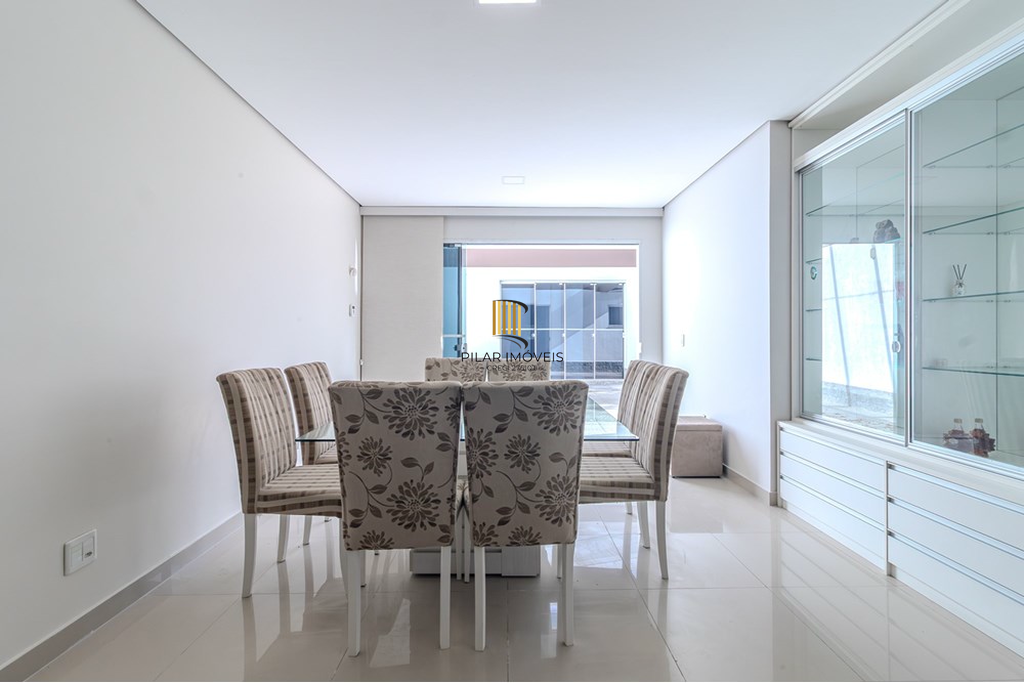 Casa 4 dormitórios no bairro Chácara das Pedras