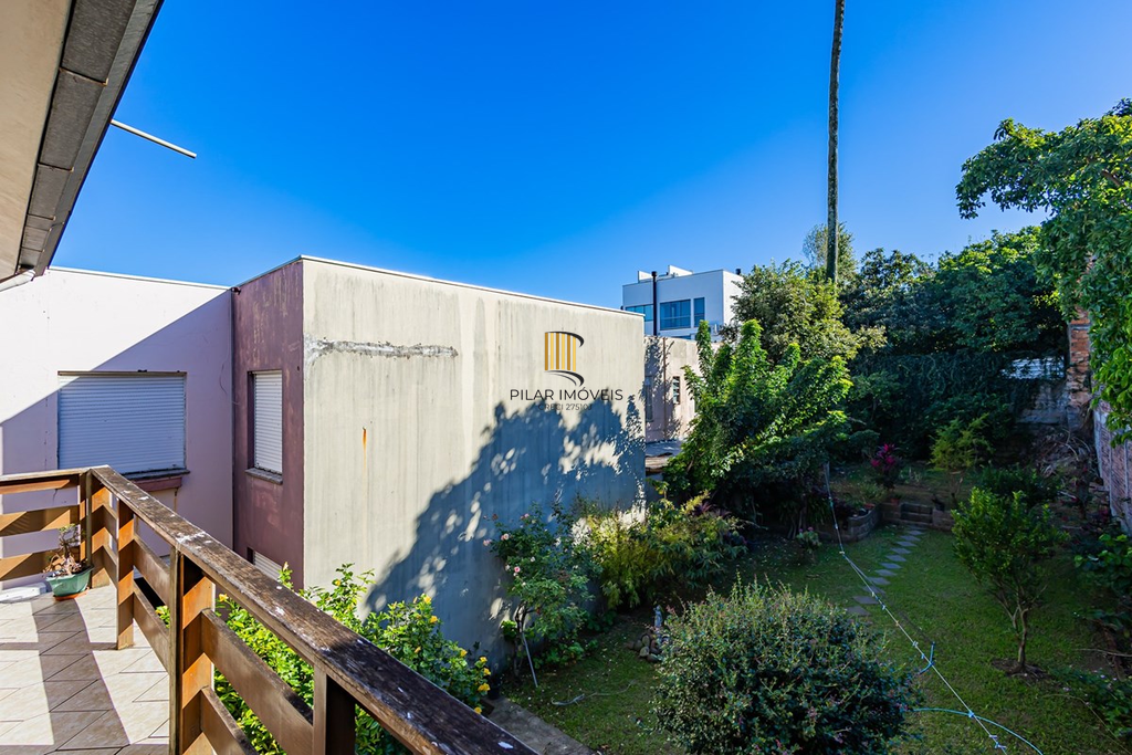 Casa 4 dormitórios no bairro Medianeira