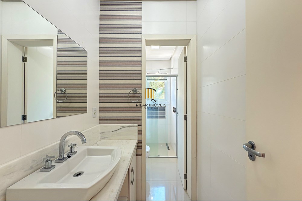 Casa 3 dormitórios no bairro Hípica