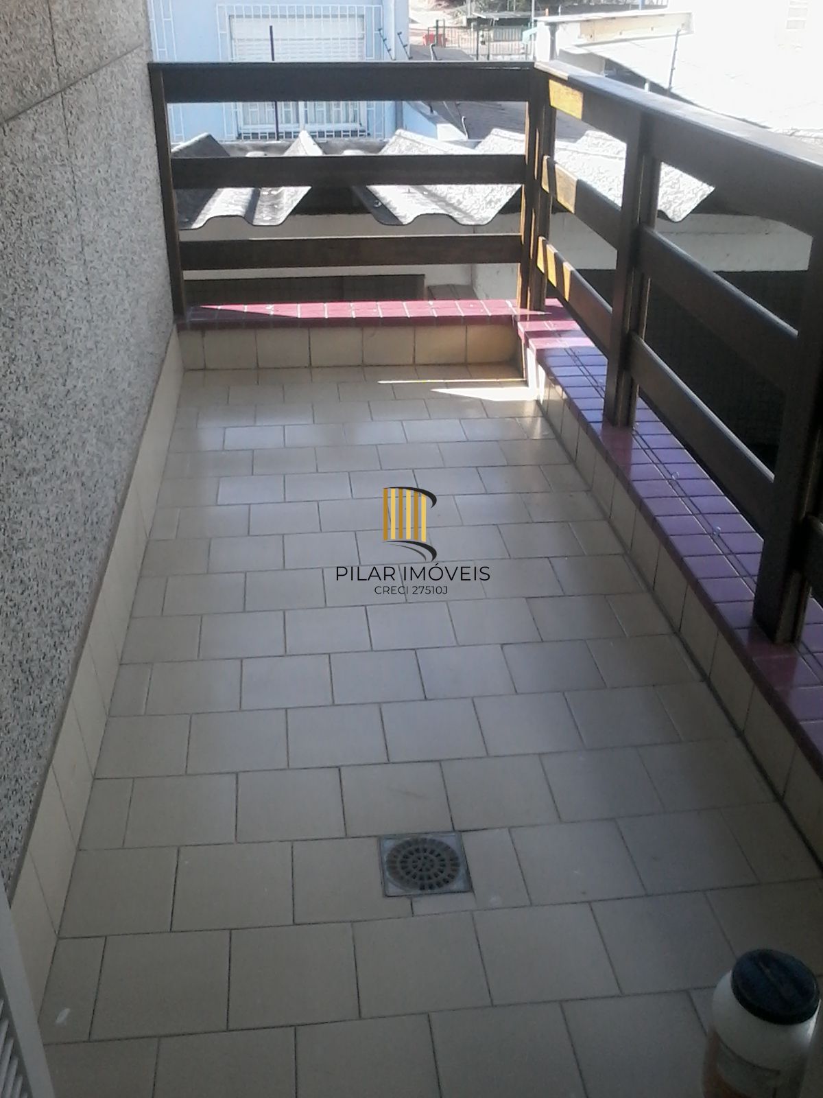 Apto de 01 dormitório, com vaga de garagem e elevador