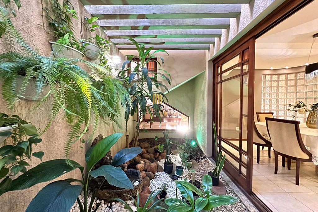 Casa 4 dormitórios no bairro Moinhos de Vento