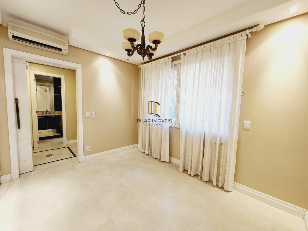 Casa 4 dormitórios no bairro Chácara das Pedras
