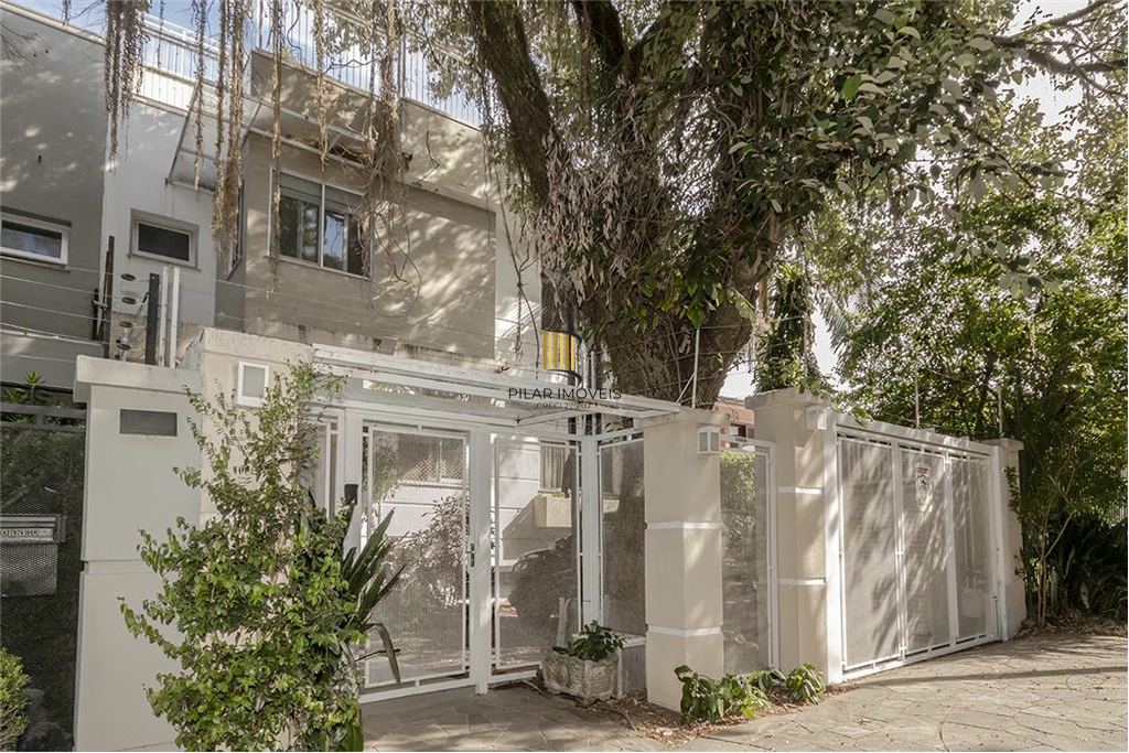 Casa 4 dormitórios no bairro Vila Assunção