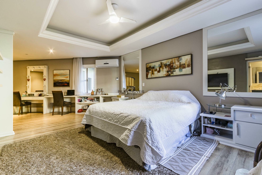 Casa 5 dormitórios no bairro Chácara das Pedras