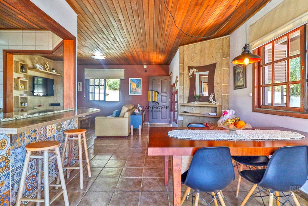 Casa 2 dormitórios no bairro Hípica