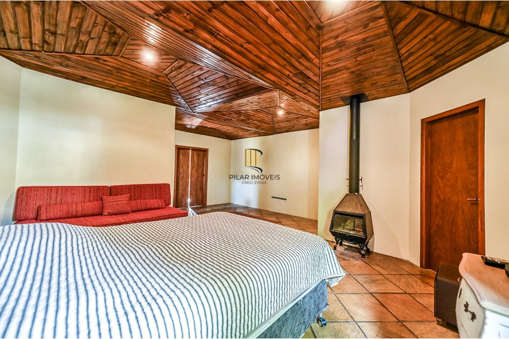 Casa 4 dormitórios no bairro Ipanema