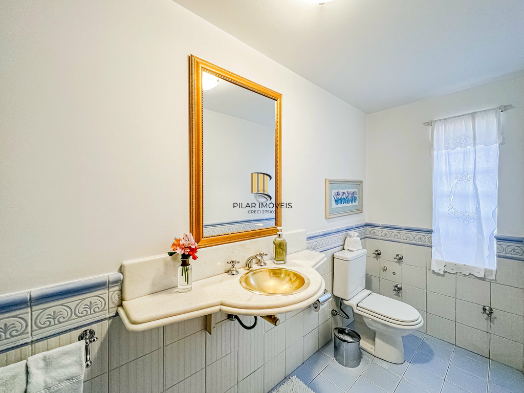 Casa 4 dormitórios no bairro Chácara das Pedras