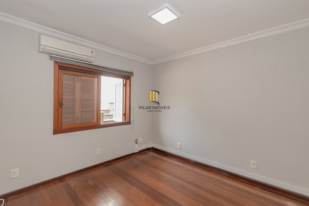 Casa 6 dormitórios no bairro Vila Jardim