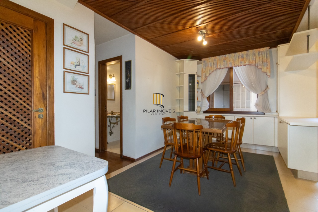 Casa 5 dormitórios no bairro Partenon