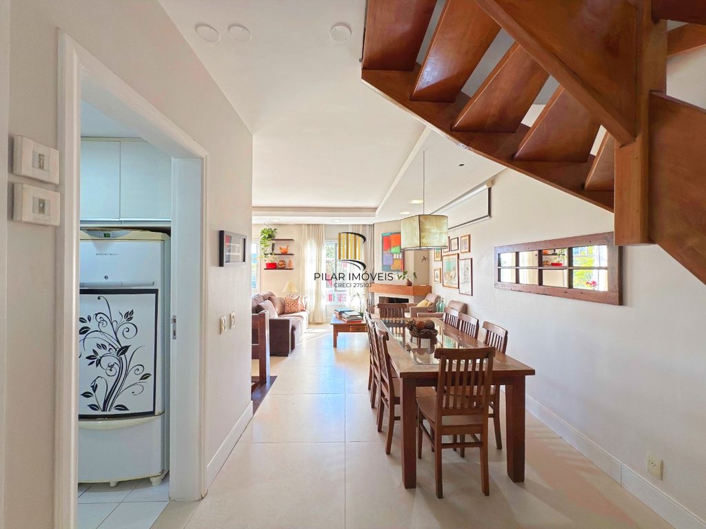 Casa de Condomínio 3 dormitórios no bairro Jardim Carvalho