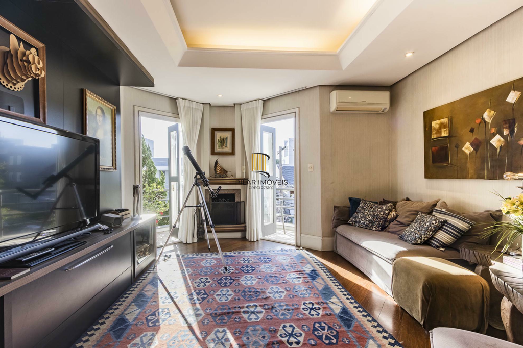 Casa 5 dormitórios no bairro Chácara das Pedras