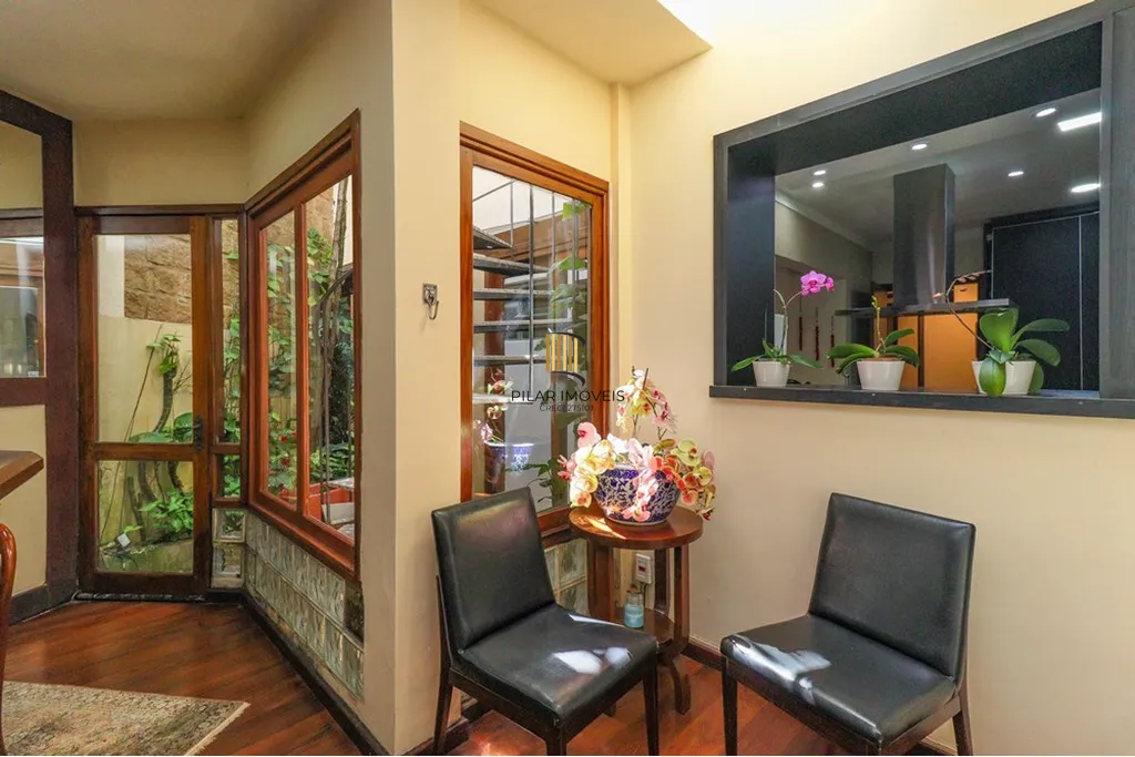 Casa 4 dormitórios no bairro Três Figueiras