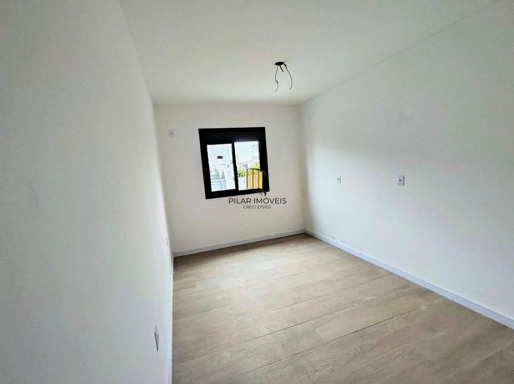 Casa 3 dormitórios no bairro Hípica
