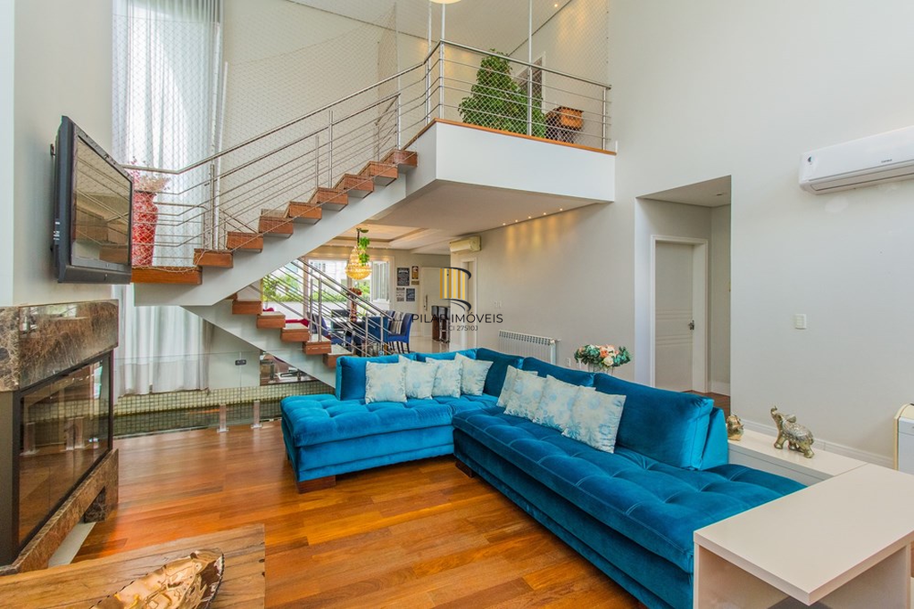 Casa 4 dormitórios no bairro Igara