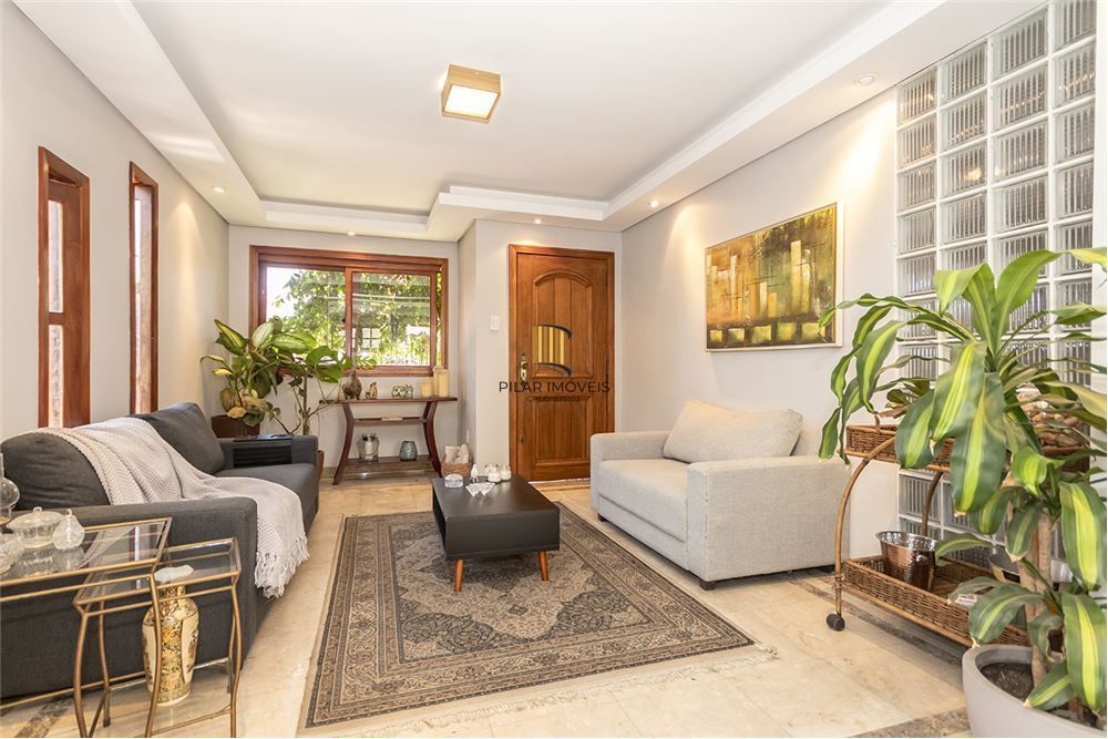 Casa 4 dormitórios no bairro Três Figueiras