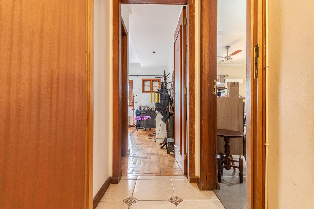 Casa 6 dormitórios no bairro Santana