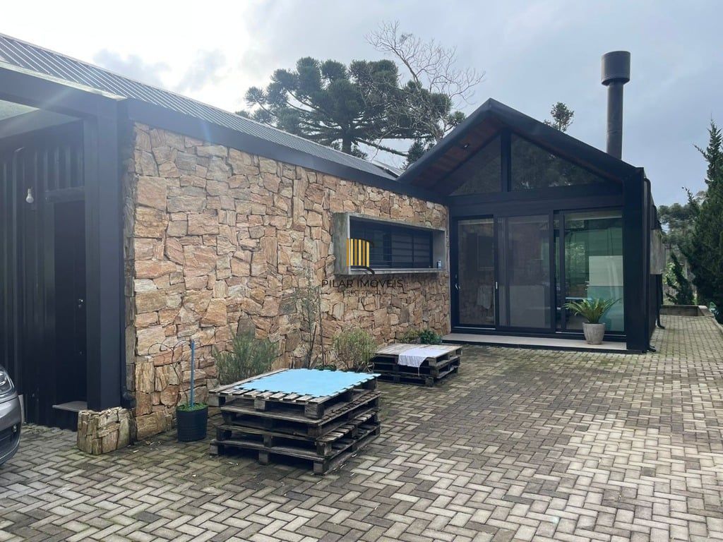 Casa de Condomínio 1 dormitório no bairro Hortênsias