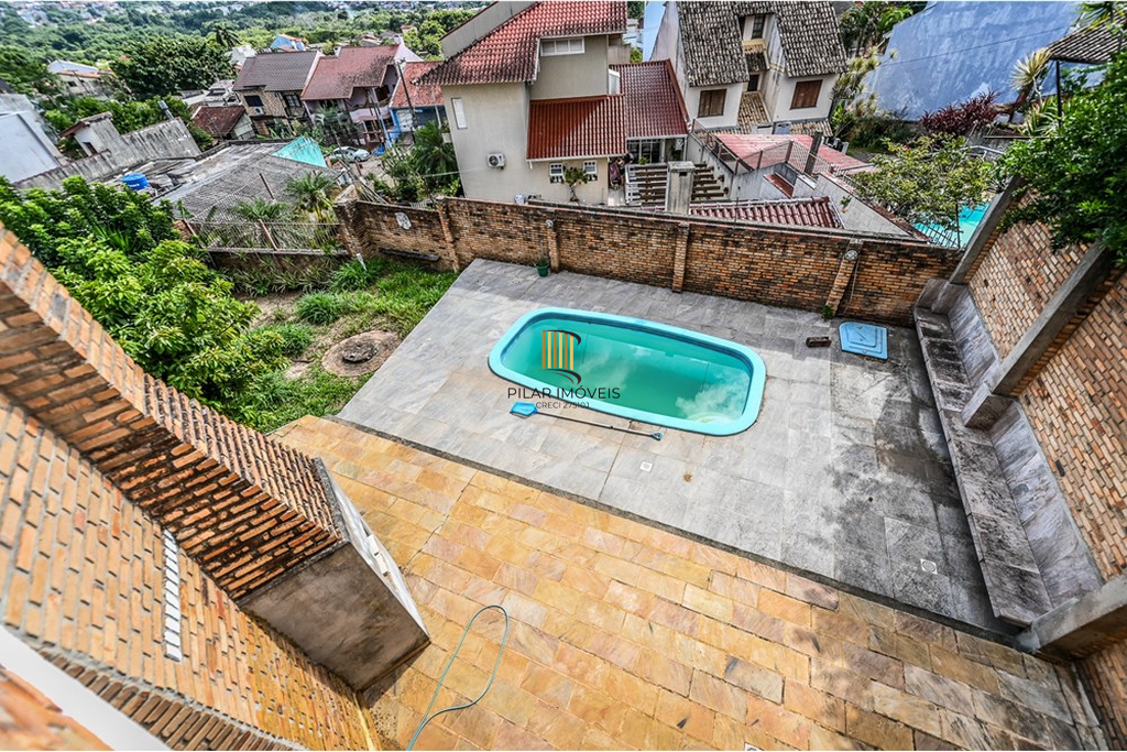 Casa 4 dormitórios no bairro Ipanema