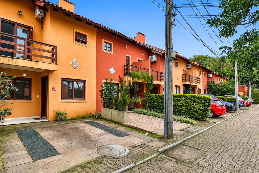 Casa de Condomínio 3 dormitórios no bairro Cavalhada