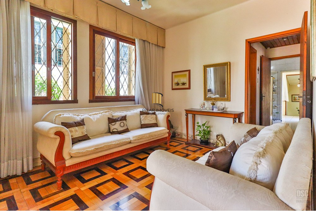 Casa 6 dormitórios no bairro Teresópolis