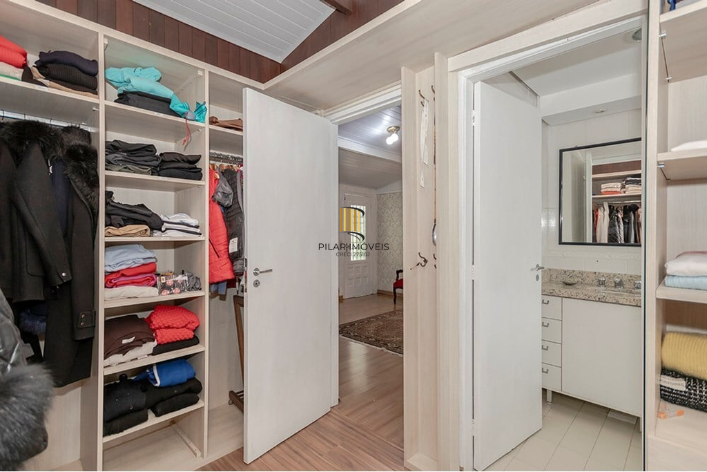 Casa 4 dormitórios no bairro Ipanema