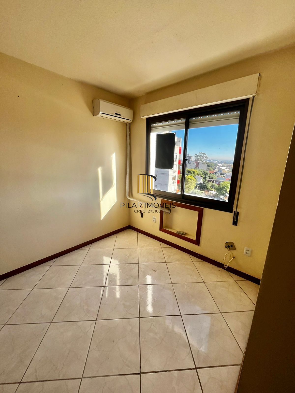 Apto 03 dorm com suíte, andar alto, vista, ótima posição solar, 1 vaga no Cristo