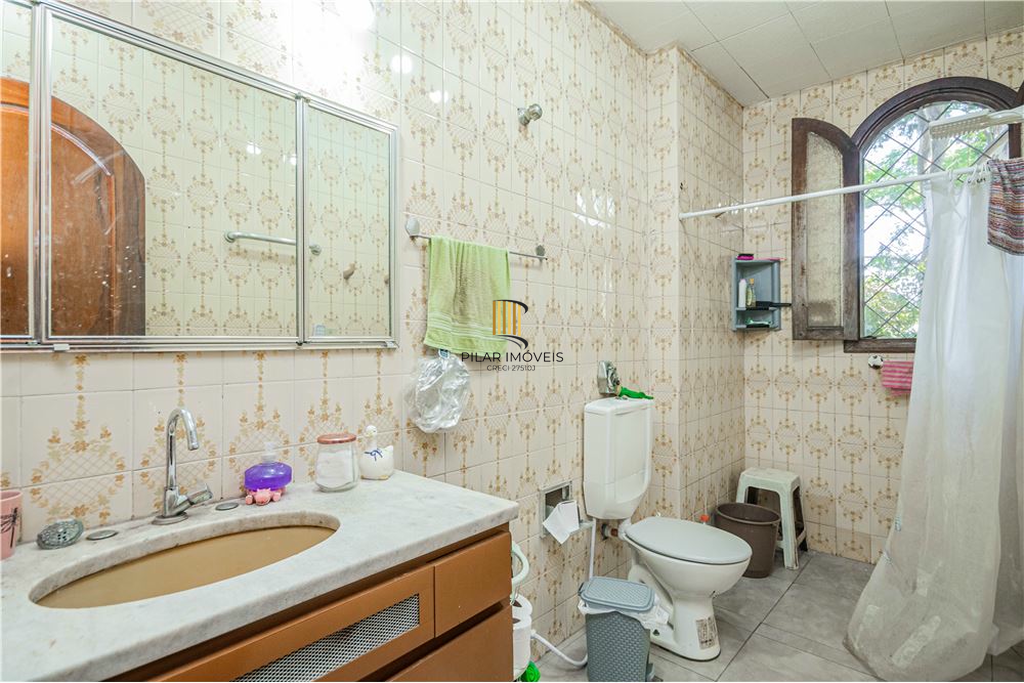 Casa 5 dormitórios no bairro Petrópolis