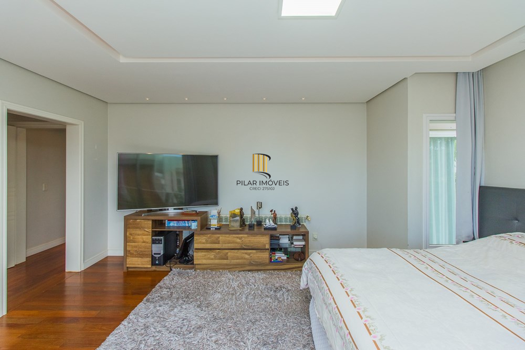 Casa 4 dormitórios no bairro Igara