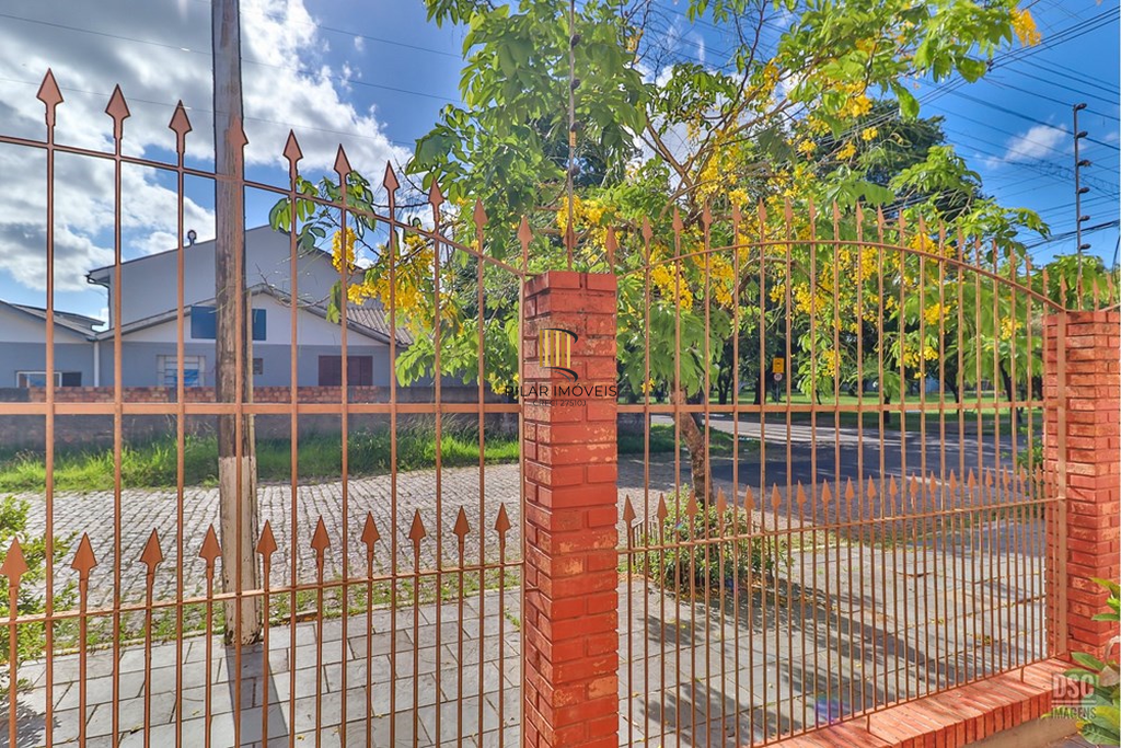 Casa 6 dormitórios no bairro Rubem Berta