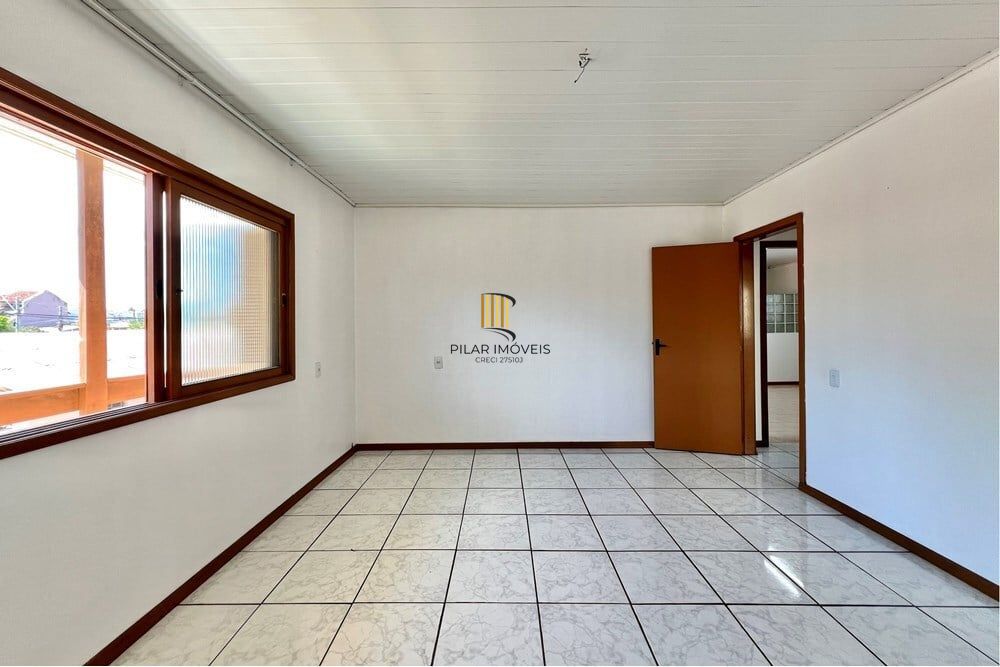 Casa 5 dormitórios no bairro Igara
