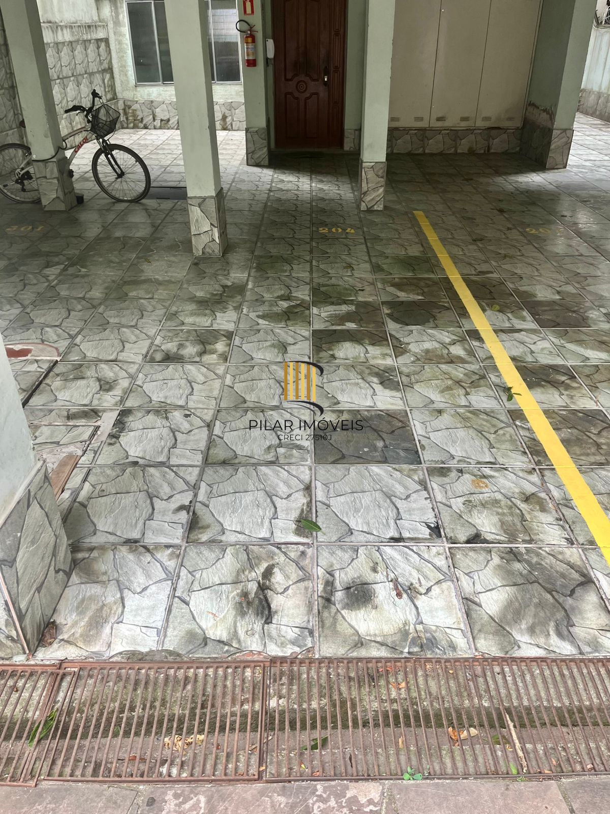 Apto 01 dorm com vaga no Cristo Redentor, 43 m2, 01 lance de escada