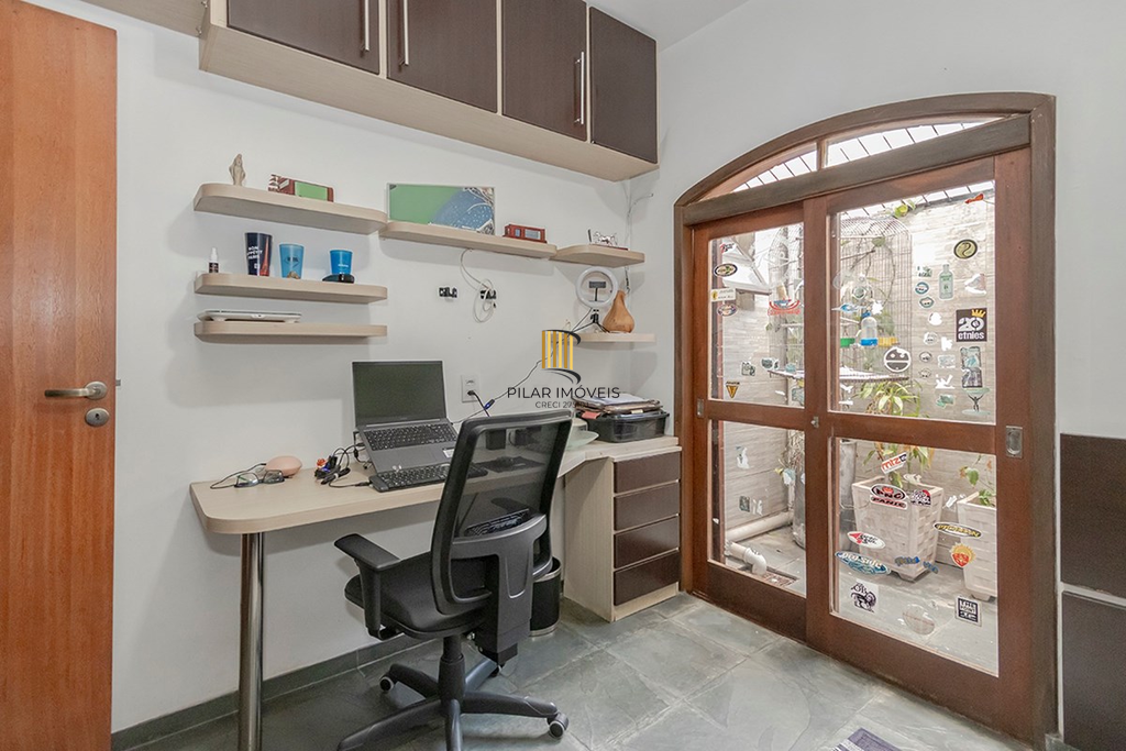 Casa 4 dormitórios no bairro Passo da Areia