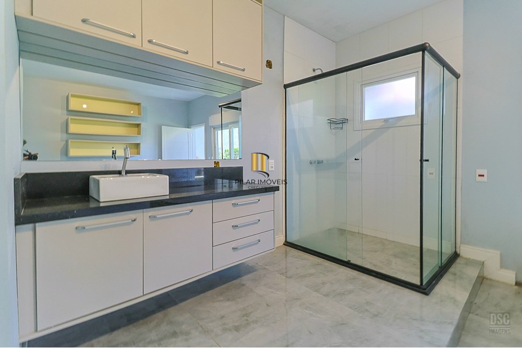 Casa 5 dormitórios no bairro Ipanema