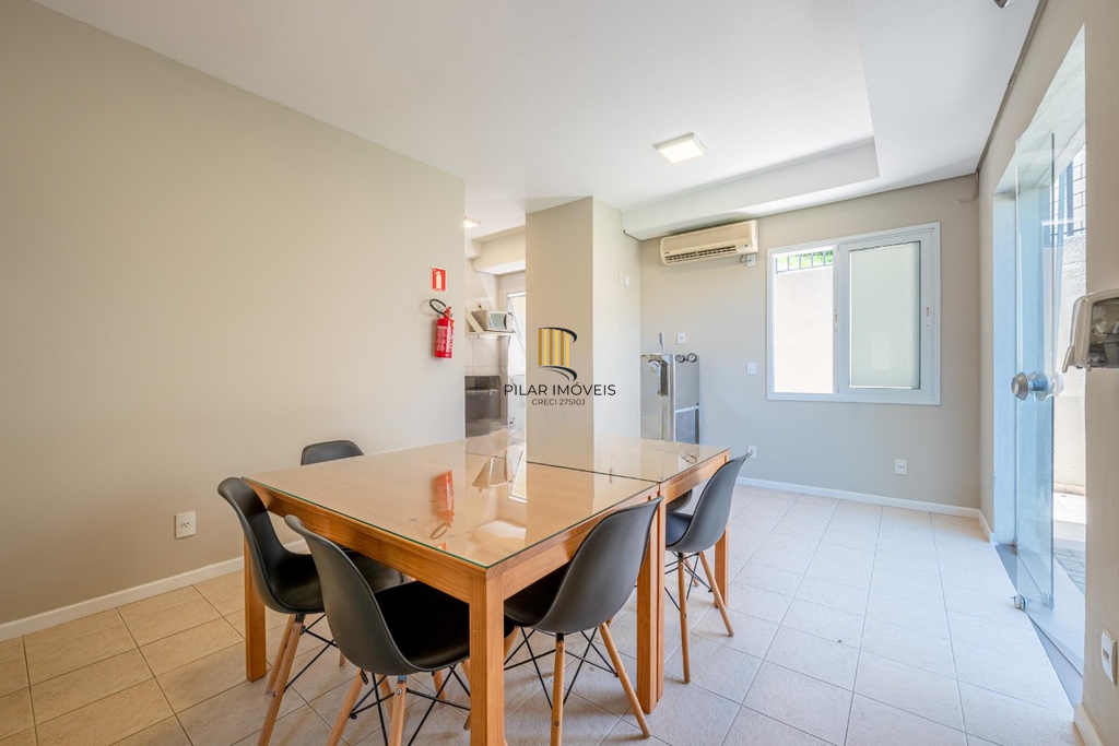 Casa de Condomínio 3 dormitórios no bairro Jardim Carvalho