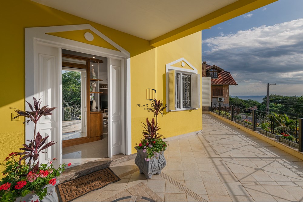 Casa 4 dormitórios no bairro Ipanema