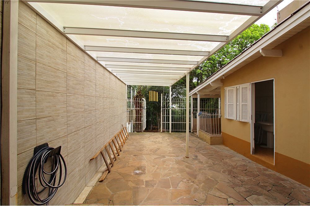 Casa 3 dormitórios no bairro Medianeira