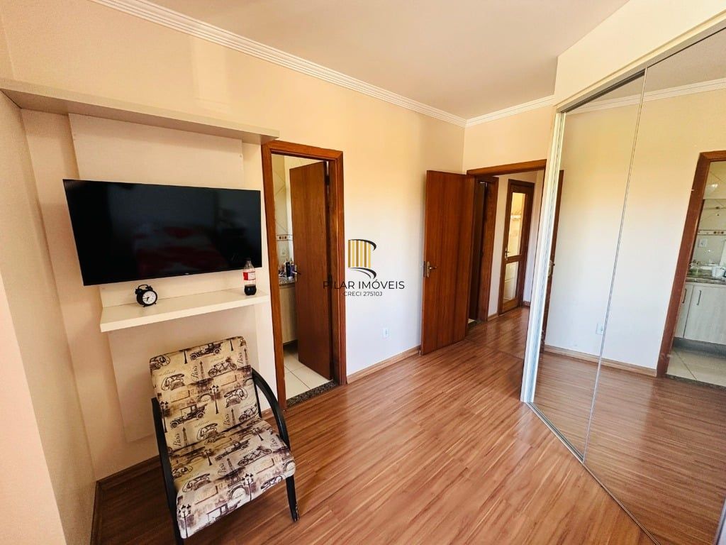 Casa 3 dormitórios no bairro Hípica