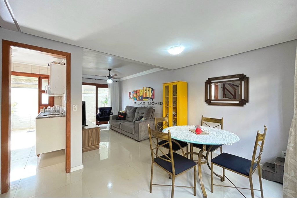 Casa de Condomínio 2 dormitórios no bairro Camaquã