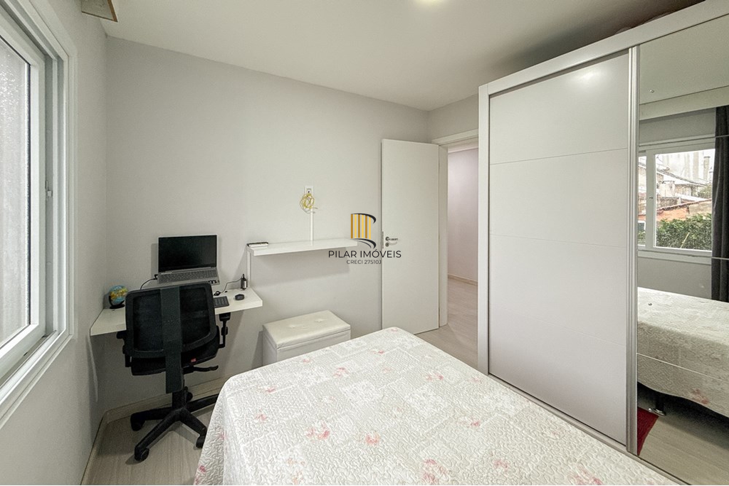 Casa 5 dormitórios no bairro Igara