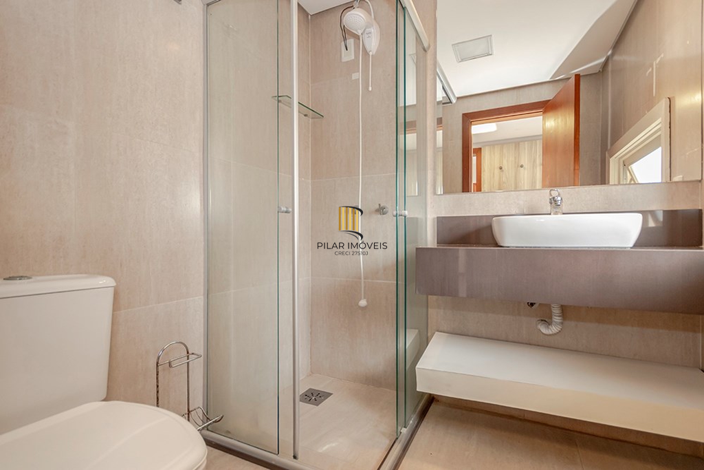 Casa 6 dormitórios no bairro Vila Jardim