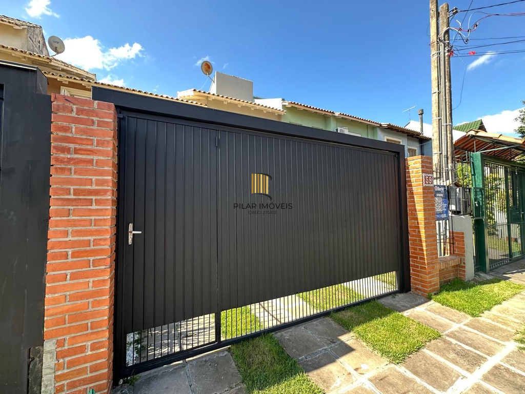 Casa 3 dormitórios no bairro Hípica