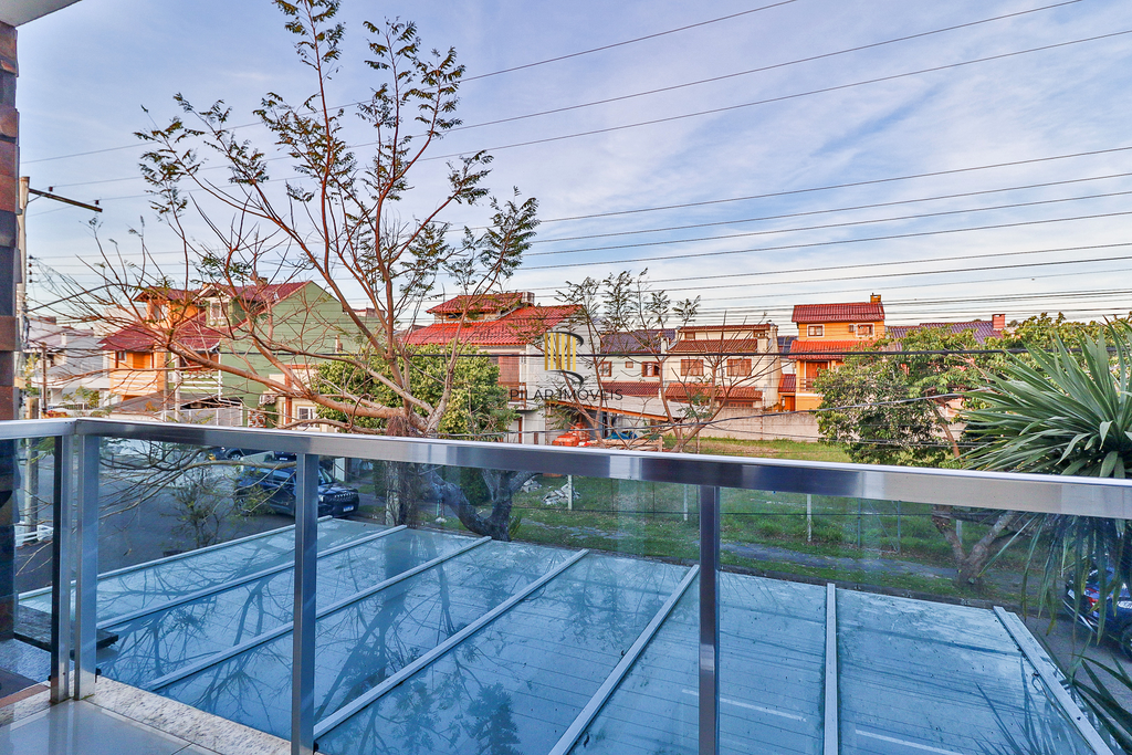 Casa 3 dormitórios no bairro Hípica