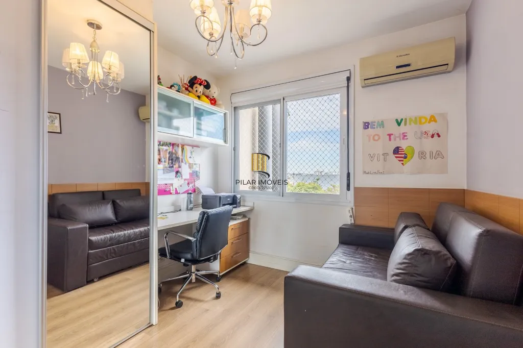 Casa de Condomínio 3 dormitórios no bairro Jardim Carvalho