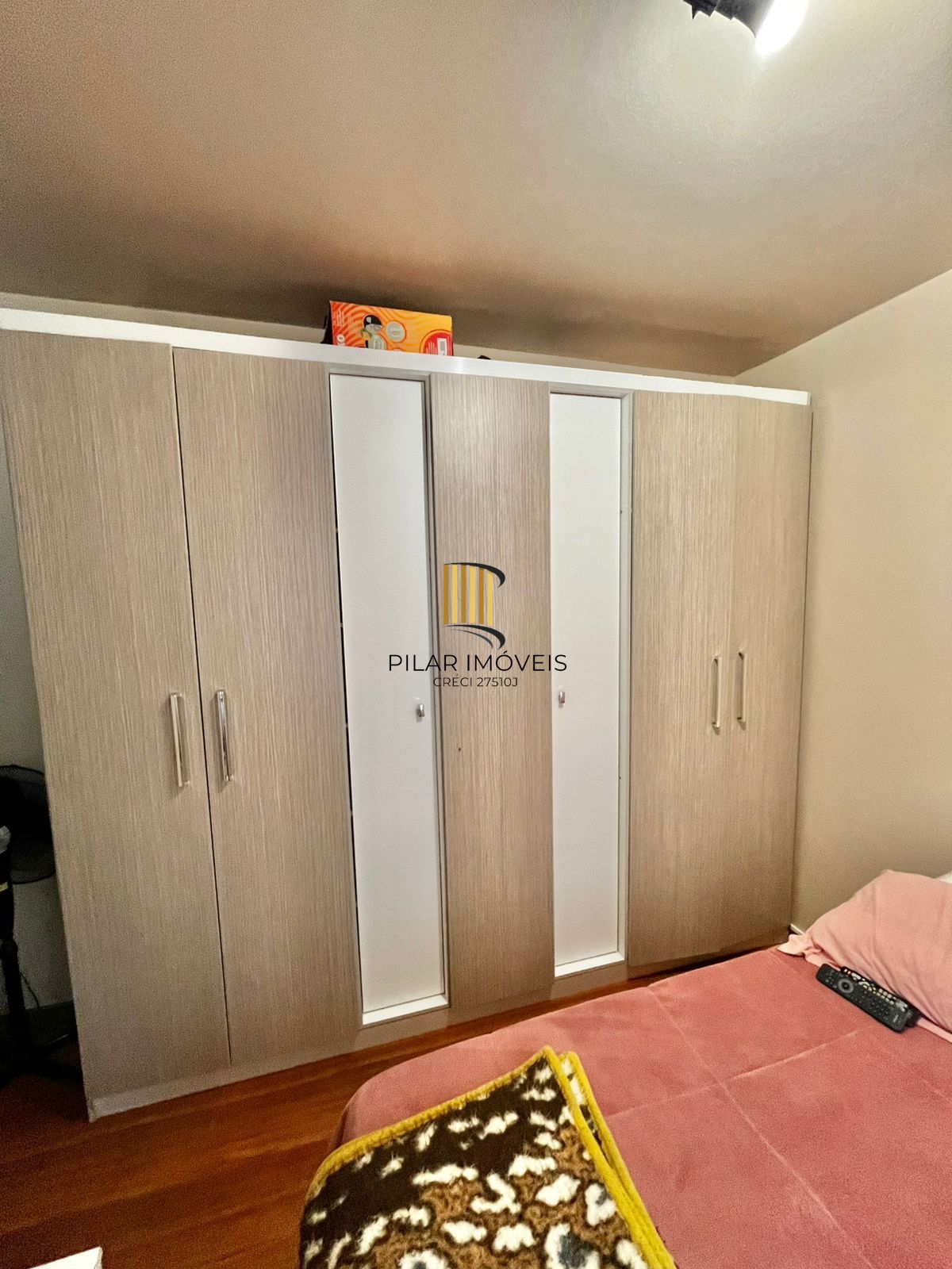 Apto de 01 dorm, sala, banho, cozinha/área, 01 vaga escriturada, Bairro São João