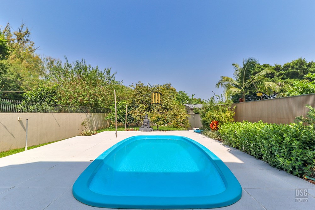 Casa 4 dormitórios no bairro Ipanema