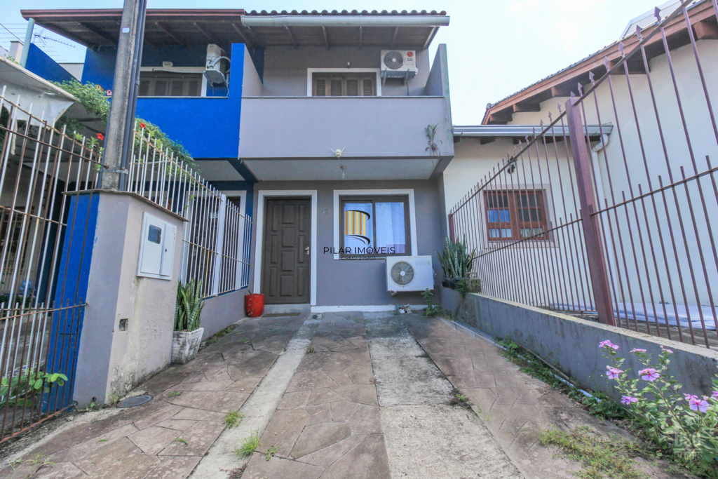 Casa 2 dormitórios no bairro Hípica