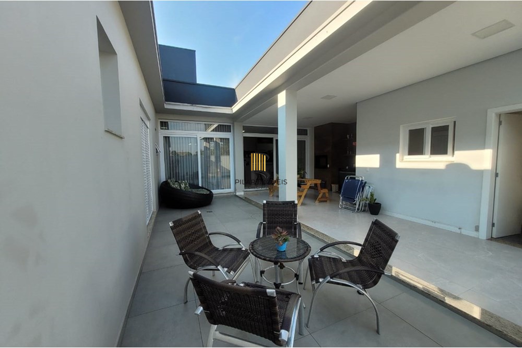 Casa 4 dormitórios no bairro Centro