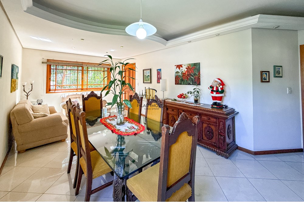 Casa 6 dormitórios no bairro Marechal Rondon